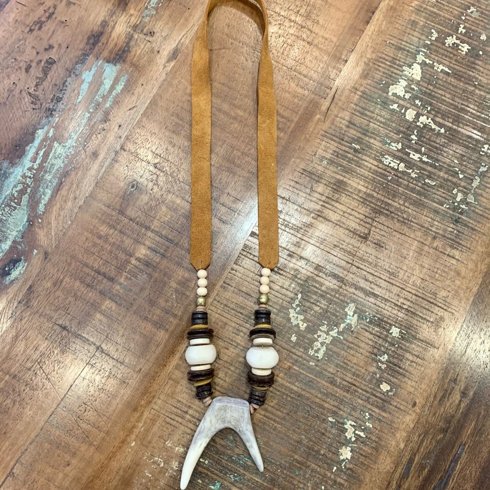🌾 Antler Pendant Necklace - Picture 3 of 7
